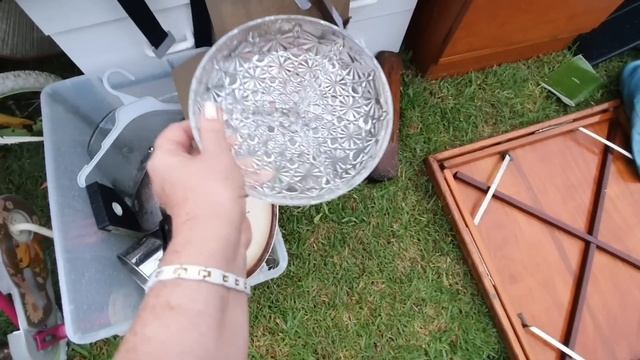 Нашла красный пакет ! Открыла,а там...Не зря под дождём намокла.Свалка,как барахолка.Элла Австралия