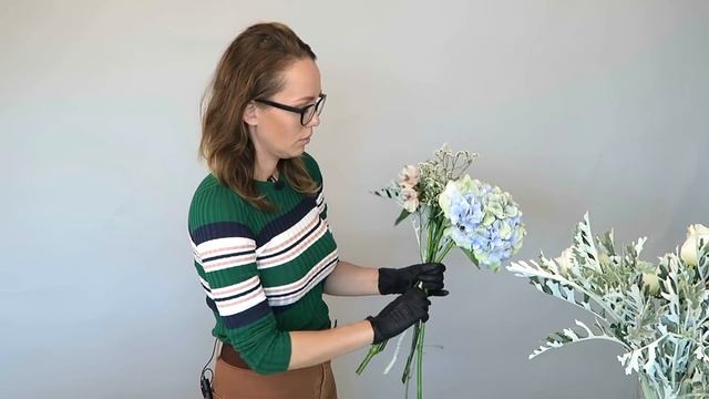 Как сделать подарочный букет // флористика смотреть онлайн
