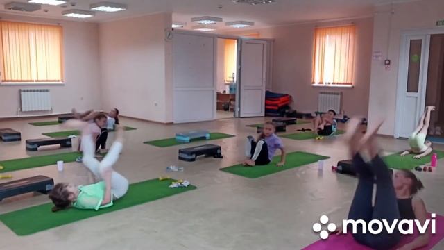 фитнес- йога дети. тренировка со стульями и на фитболе. смотреть онлайн
