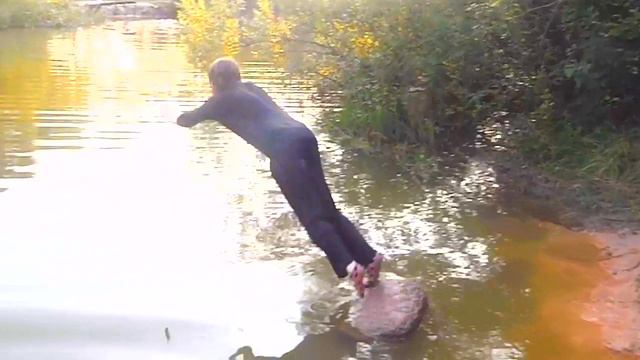 экстримальные прыжки в воду в одежде смотреть онлайн
