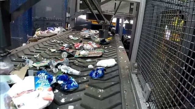 Denver Recycling Center Testing Robotic Sorter смотреть онлайн