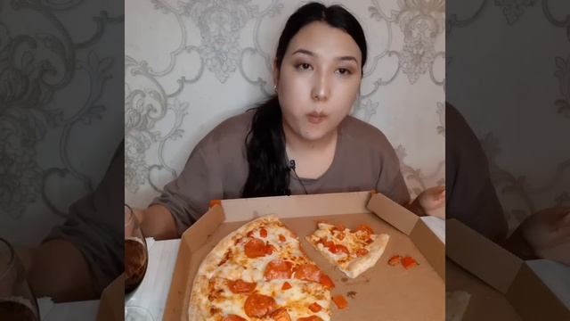 Взяла в руки телефон и начала снимать ??Picked up my phone and started filming смотреть онлайн