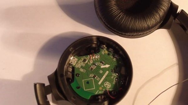 JBL T500BT Не заряжаются