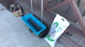 Удобряю газон из мятлика по весне. Удобрение для газона Fertica весна-лето.