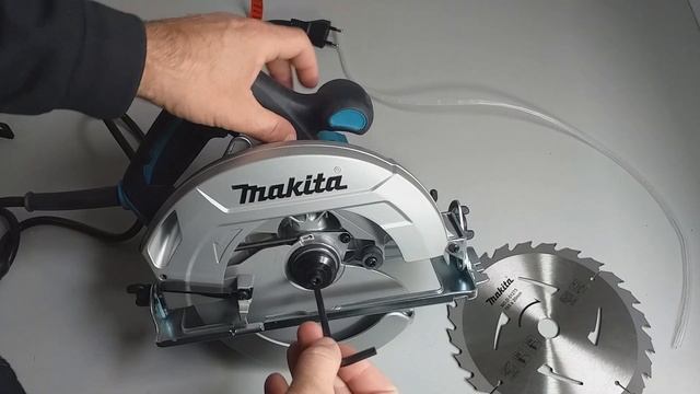 Serra circular Makita HS7010 1600W - DIVERSOS смотреть онлайн