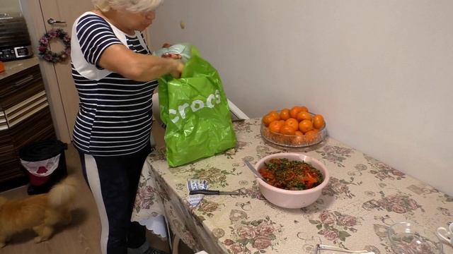 Купили живых карасей. Льняное масло. смотреть онлайн