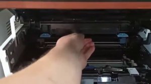 Видео инструкция: как достать драм-картридж.