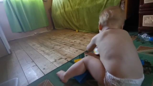 РАзвивашка для ребенка, Как занимаюсь с маладшим годовалым малышом на даче!) смотреть онлайн