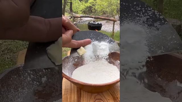 стейки на огне и нежнейшая пюре вкуснейший пикник в лесу