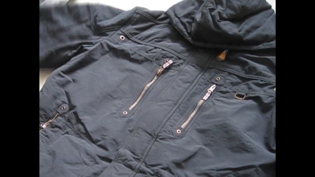 Как хранить объемную одежду компактно / Хранение пуховиков и курток смотреть онлайн