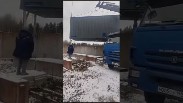 Разгрузка контейнера с трансформатором. Вес контейнера 6тн.Ленинградская область посёлок Цвелодубов смотреть онлайн
