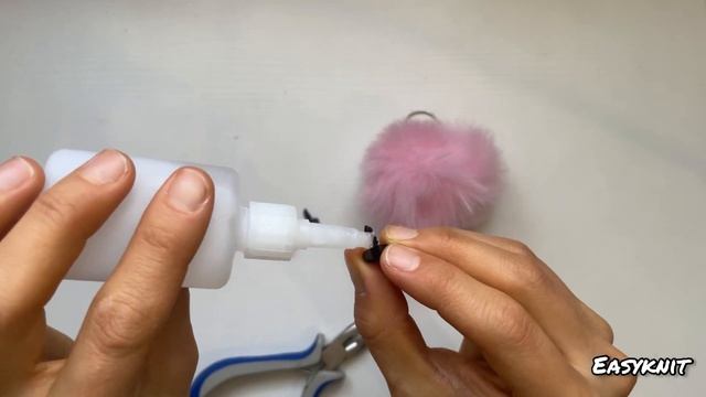 Милый брелок за 5 минут // Cute keychain in 5 minutes #keychain #keychainmakingathome #брелок смотреть онлайн