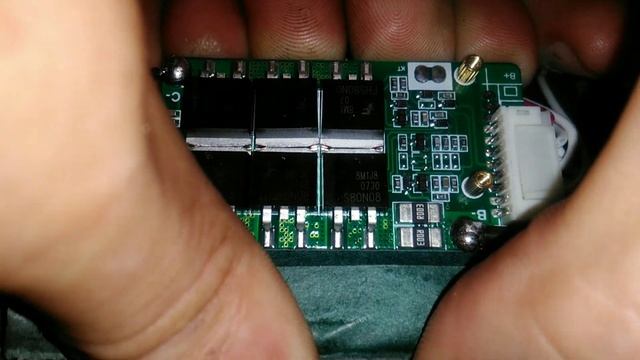 Бракованный LI-ION 7S5P, вскрытие и дозаряд ячейки, тест на ёмкость смотреть онлайн
