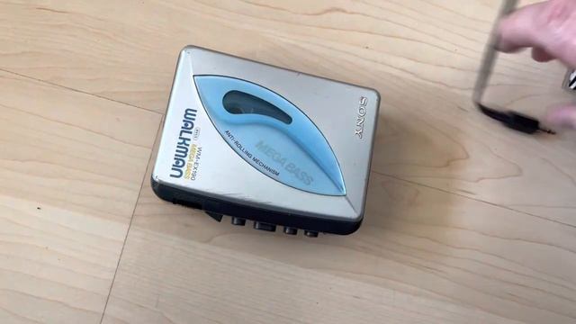 Sony Walkman cassette player WM-EX190 смотреть онлайн
