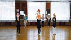 Пой, играй, танцуй малыш, танец с куклами