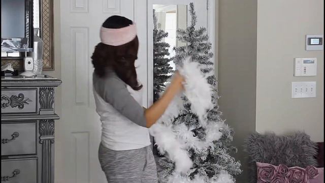 GLAM CHRISTMAS TREE DECORATE WITH ME | HOW TO DECORATE A CHRISTMAS TREE| TUTORIAL 2019 смотреть онлайн