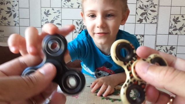 Фиджет спиннер. Игра со спиннером. Cпиннер трюки. смотреть онлайн