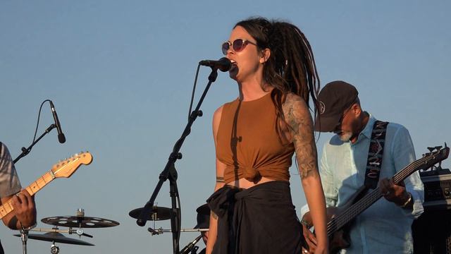 Chris Eger Band with Savanna Woods - Zombie смотреть онлайн