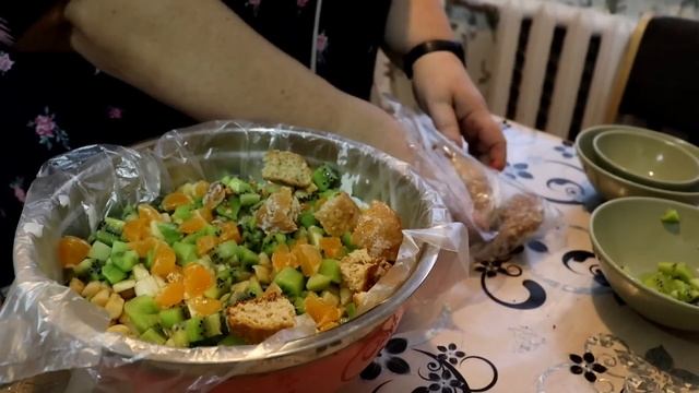 Балую своих мужичков простым и вкусным тортиком. смотреть онлайн