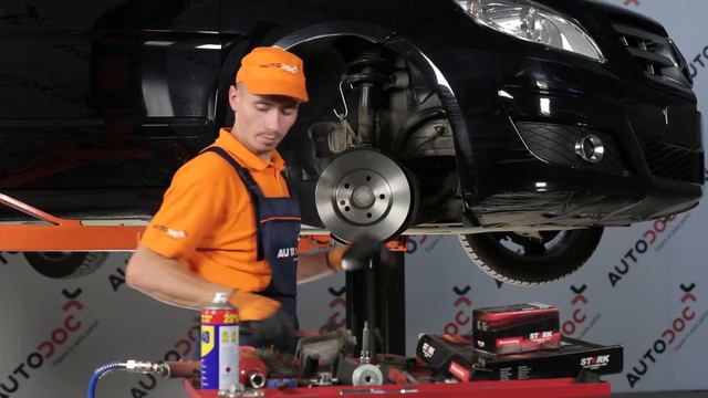 Hoe een voor remschijven, voor remblokken vervangen op een MERCEDES-BENZ B W245 смотреть онлайн