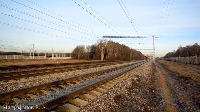 Маневровый тепловоз ЧМЭ3-4341 (ТЧЭ-2) следует резервом.