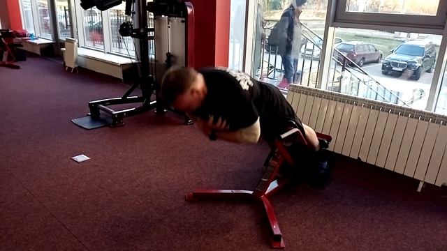 Гиперэкстензии с паузой 10 кг на 17 смотреть онлайн