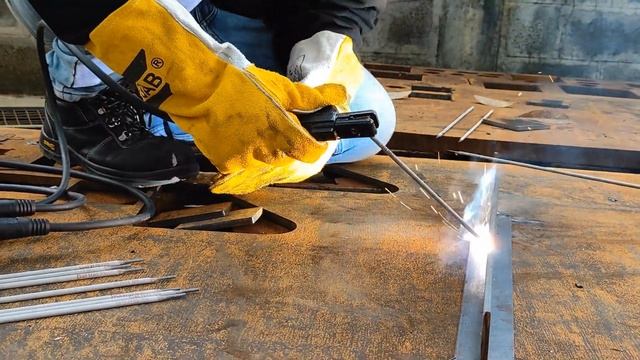 ESAB HandyArc 200i | Portable inverter welding machine | Single phase machine смотреть онлайн