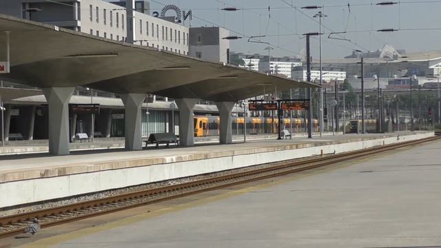 Comboios de Portugal Two Suburbano Series 3400 Trains - Porto Campanhã смотреть онлайн