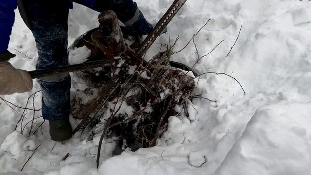 550 кг не считая наездников на "СОБАКЕ"! Поиск металла в глубоком снегу. смотреть онлайн