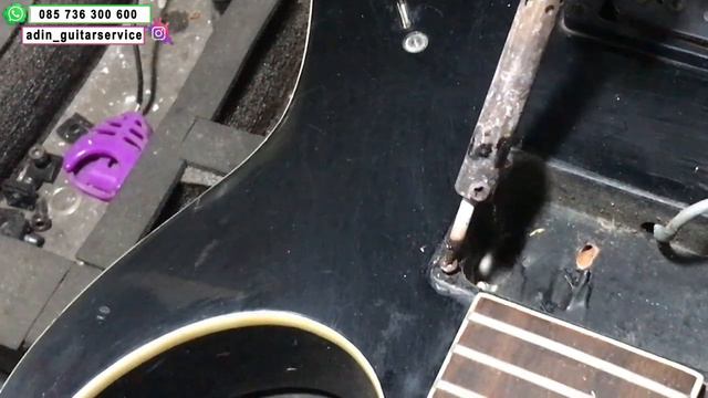 CARA MELEPAS #BautKarat PADA GITAR / PICKGUARD смотреть онлайн