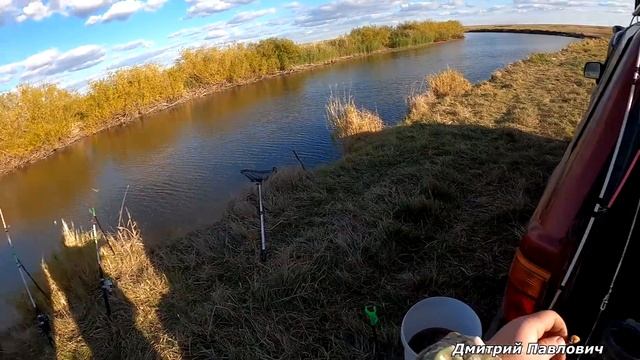 РЫБАЛКА С НОЧЁВКОЙ! ОСЕННИЙ ЖОР КРУПНОГО КАРАСЯ! Бешеный клёв и первые заморозки. Рыбалка 2022. смотреть онлайн