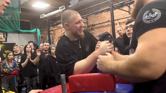 Соревнования по армрестлингу в зале Блуда. Мой первый опыт.