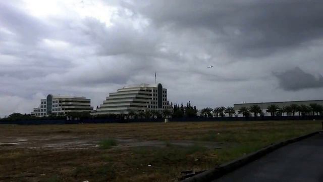 F949 Cessna 182 Micro RC Airplane flight in field смотреть онлайн