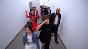 КАМИЛЬ И АМИНА УСТРОИЛИ ВСТРЕЧУ С ФАНАТАМИ! НАС ЧУТЬ НЕ РАЗДАВИЛИ? ПОДРОСТКИ В ШОКЕ - КАМПУС