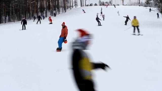 Маcсовый спуск Дедов Морозов / 66.ru смотреть онлайн