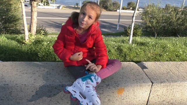 Тренер Соня. Как ПРАВИЛЬНО))) учиться кататься на роликах! смотреть онлайн