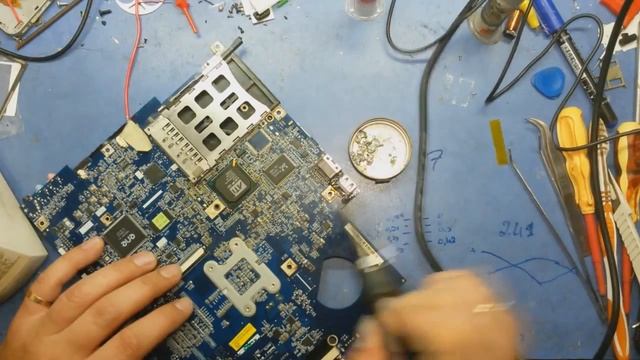 Снятие USB-разъема при помощи сплава Розе смотреть онлайн