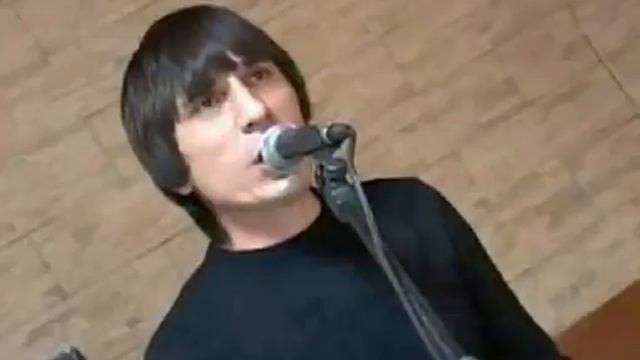 Шестиструнная  гитара в первоначальном варианте .Руслан Тупиев