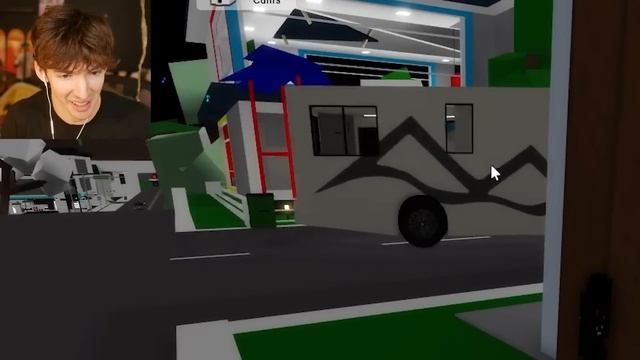 Using Roblox GLITCHES to terrify people at night... смотреть онлайн