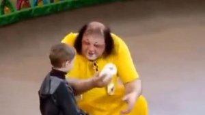 Самый внимательный мальчик в цирке! Клоун жжОт, но мальчик получился идеальный партнер!