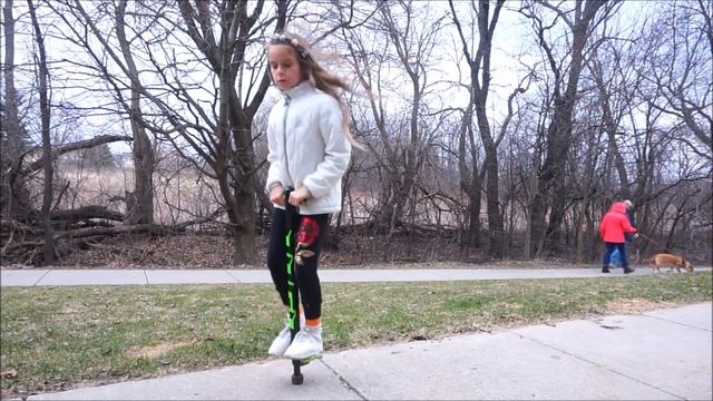 Пого Стик Палка Скакалка Детский Джампер Моностик Погостик для Детей Идем н Рекорд Тренажер Кузнечи смотреть онлайн