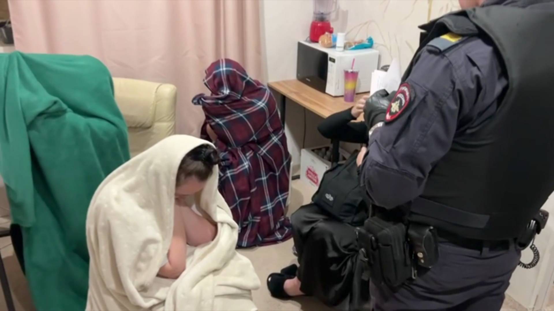 Бухой клиент не сдал проститутку!