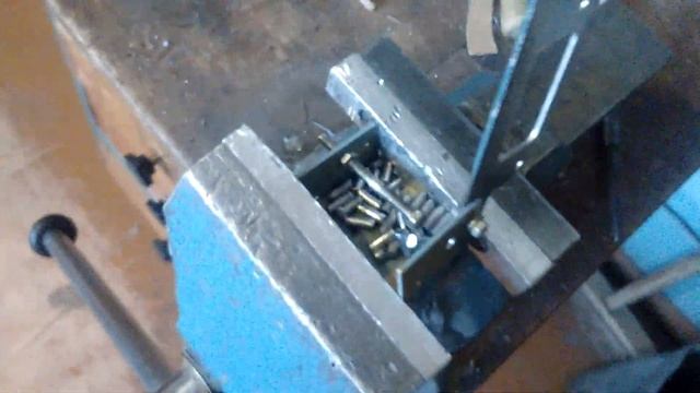 Как сделать свинцовую проволоку. How to make bullets смотреть онлайн