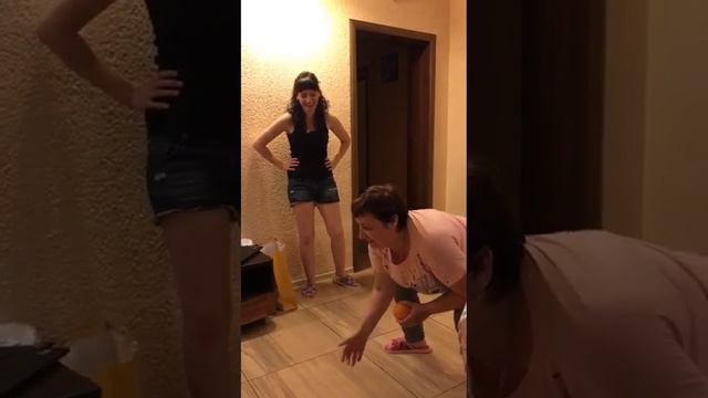 Гавайская вечеринка. Апельсиновый боулинг! смотреть онлайн