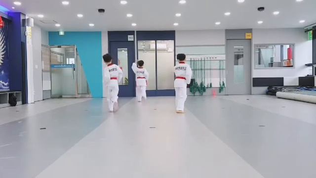 KOREA O'G'LIM TEKWANDODAN🥋 QORAQIZIL YARIM HOLDAGI BELBOG' SOHIBI BO'LDIM... URAAA 👏👏 смотреть онлайн