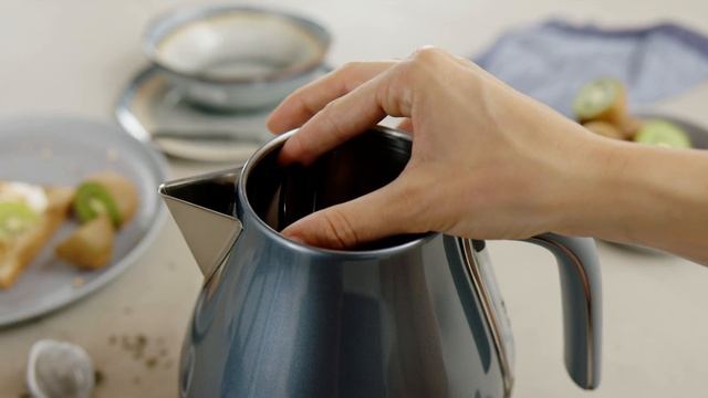 De'Longhi Tailer Kettle - BLUE E (28s)