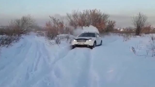 Infiniti FX35 deep snow off road смотреть онлайн