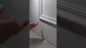 Как зашпаклевать угол молдинга на стене.