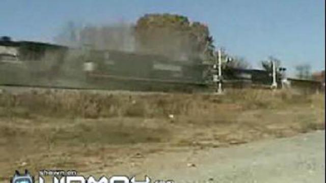 Фура не успела через ЖД переезд смотреть онлайн