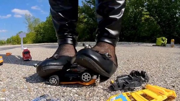 Crush Trample sneaker ballerinas 9 toy cars 2 girls crush and really destroyed, trampled, crushed